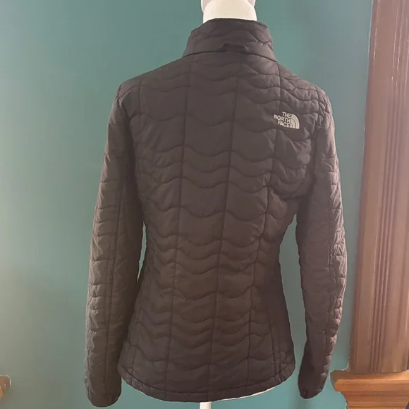 The North Face Women's Quilted Black Ski Jacket - Picture 3 of 4